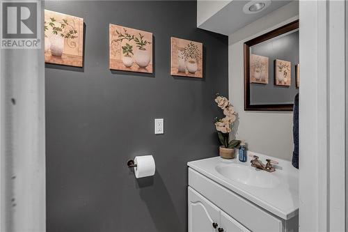 2747 Ross Avenue, Cornwall, ON - Indoor Photo Showing Bathroom