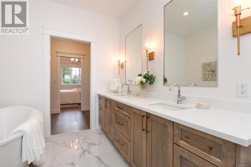 1824 Crown Isle Blvd, Courtenay, BC - Indoor Photo Showing Bathroom