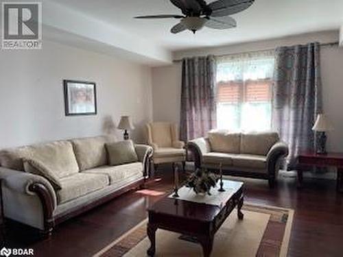 237 2Nd Avenue, Hanover, ON - Indoor Photo Showing Living Room