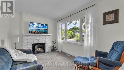 769 Quebec Street, London, ON - Indoor Photo Showing Living Room With Fireplace