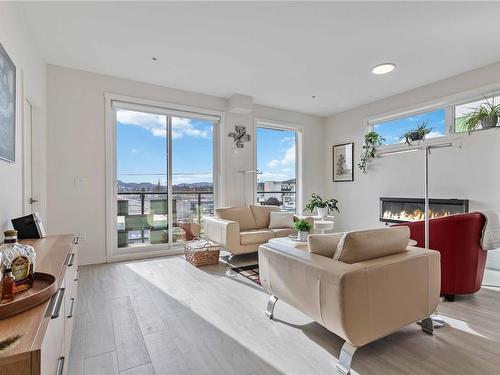 407-842 Orono Ave, Langford, BC - Indoor Photo Showing Living Room