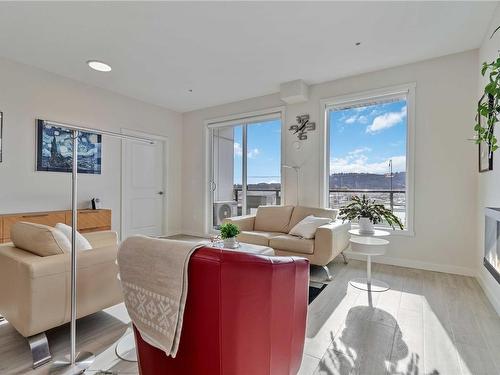 407-842 Orono Ave, Langford, BC - Indoor Photo Showing Living Room