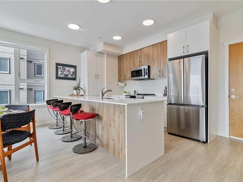 407-842 Orono Ave, Langford, BC - Indoor Photo Showing Kitchen With Stainless Steel Kitchen