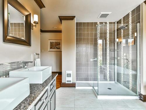 Ensuite bathroom - 279 Ch. Du Colibri, Ivry-Sur-Le-Lac, QC - Indoor Photo Showing Bathroom