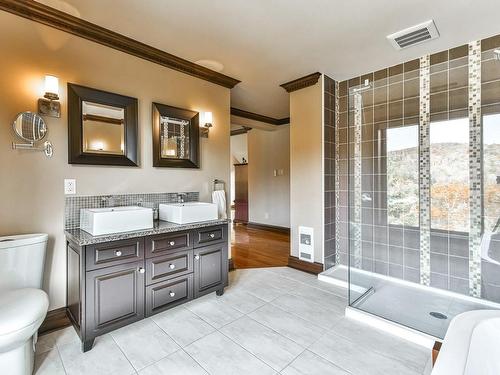 Ensuite bathroom - 279 Ch. Du Colibri, Ivry-Sur-Le-Lac, QC - Indoor Photo Showing Bathroom