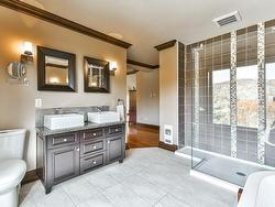 Ensuite bathroom - 