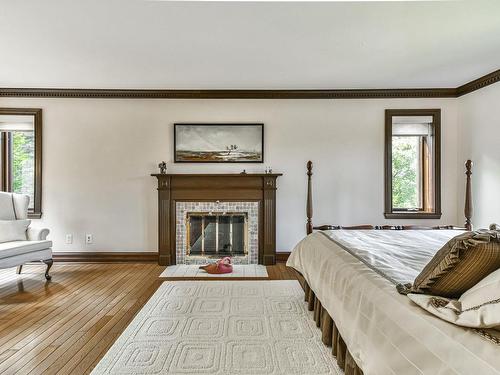 Bedroom - 279 Ch. Du Colibri, Ivry-Sur-Le-Lac, QC - Indoor Photo Showing Bedroom With Fireplace