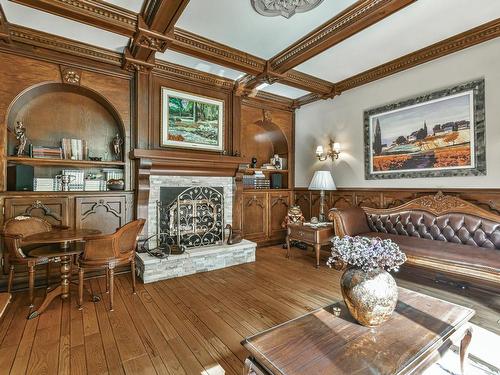 Living room - 279 Ch. Du Colibri, Ivry-Sur-Le-Lac, QC - Indoor With Fireplace