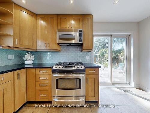 51 Dersingham Cres, Markham, ON - Indoor Photo Showing Kitchen