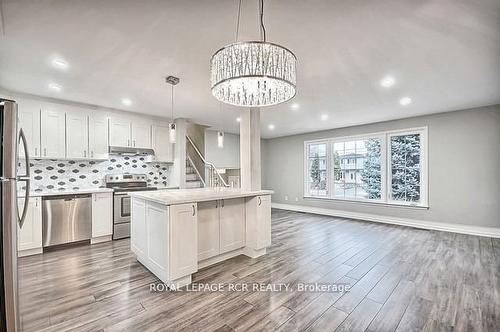 358 Agar Ave, Bradford West Gwillimbury, ON - Indoor Photo Showing Kitchen With Upgraded Kitchen