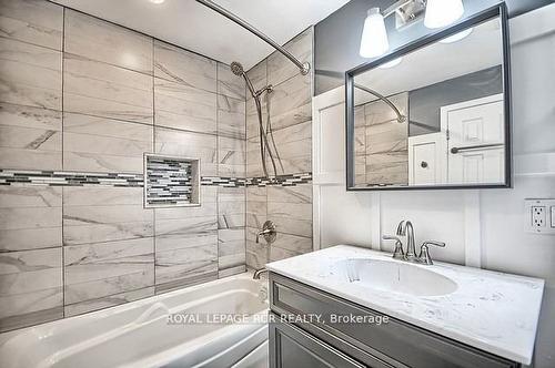 358 Agar Ave, Bradford West Gwillimbury, ON - Indoor Photo Showing Bathroom