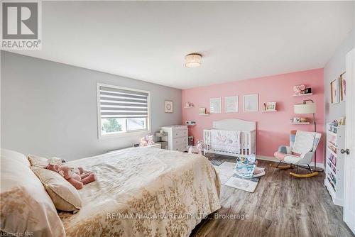 8714 Upper Canada Drive, Niagara Falls, ON - Indoor Photo Showing Bedroom