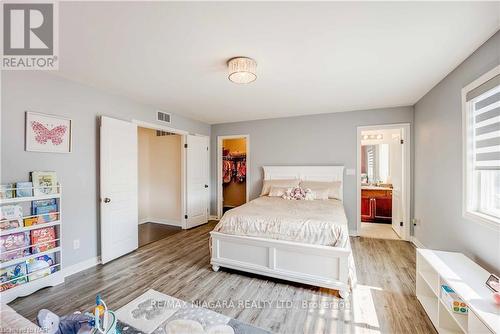 8714 Upper Canada Drive, Niagara Falls, ON - Indoor Photo Showing Bedroom