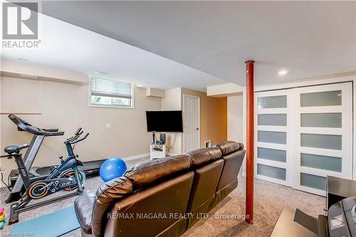 8714 Upper Canada Drive, Niagara Falls, ON - Indoor Photo Showing Other Room