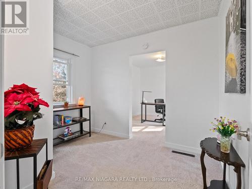 1194 Bertie Street, Fort Erie, ON - Indoor Photo Showing Bedroom