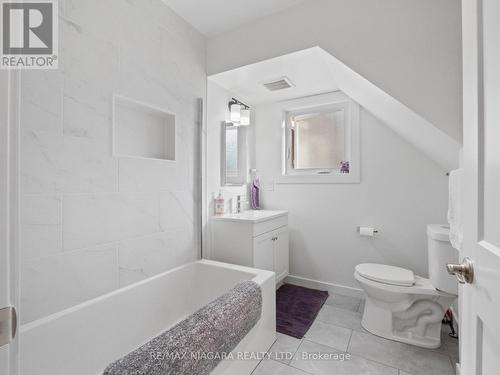 1194 Bertie Street, Fort Erie, ON - Indoor Photo Showing Bathroom