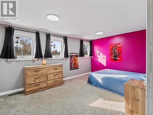 1194 Bertie Street, Fort Erie, ON - Indoor Photo Showing Bedroom