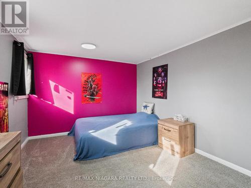 1194 Bertie Street, Fort Erie, ON - Indoor Photo Showing Bedroom