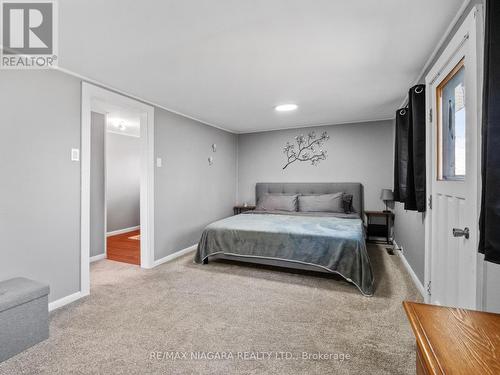 1194 Bertie Street, Fort Erie, ON - Indoor Photo Showing Bedroom