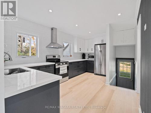 1194 Bertie Street, Fort Erie, ON - Indoor Photo Showing Kitchen With Upgraded Kitchen