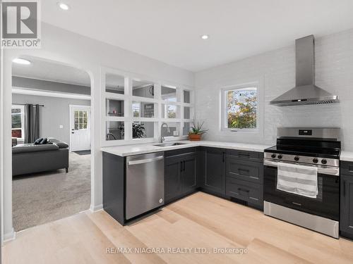 1194 Bertie Street, Fort Erie, ON - Indoor Photo Showing Kitchen