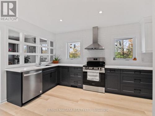 1194 Bertie Street, Fort Erie, ON - Indoor Photo Showing Kitchen