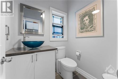 250 Stewart Street, Ottawa, ON - Indoor Photo Showing Bathroom