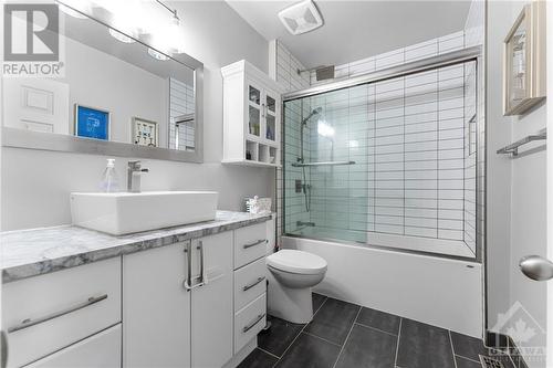 250 Stewart Street, Ottawa, ON - Indoor Photo Showing Bathroom