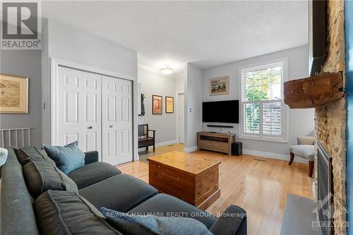 250 Stewart Street, Ottawa, ON - Indoor Photo Showing Living Room With Fireplace