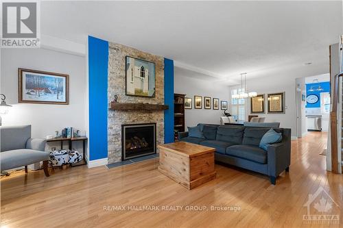 250 Stewart Street, Ottawa, ON - Indoor Photo Showing Living Room With Fireplace