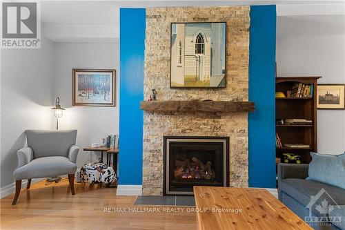 250 Stewart Street, Ottawa, ON - Indoor Photo Showing Living Room With Fireplace