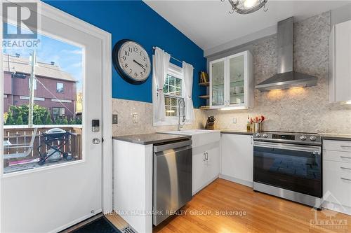 250 Stewart Street, Ottawa, ON - Indoor Photo Showing Kitchen With Upgraded Kitchen