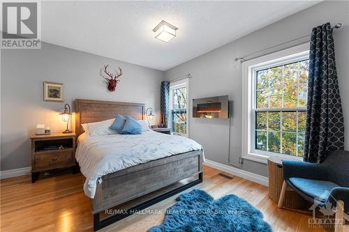 250 Stewart Street, Ottawa, ON - Indoor Photo Showing Bedroom