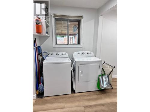 1715 42A Street, Vernon, BC - Indoor Photo Showing Laundry Room