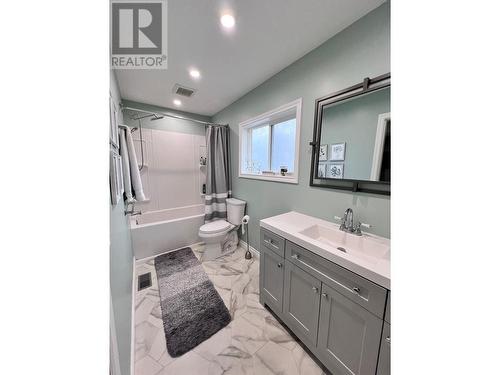 1715 42A Street, Vernon, BC - Indoor Photo Showing Bathroom