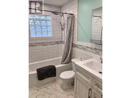 1715 42A Street, Vernon, BC - Indoor Photo Showing Bathroom