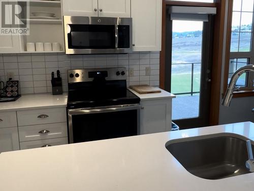 105 Village Centre Court Unit# 426, Vernon, BC - Indoor Photo Showing Kitchen