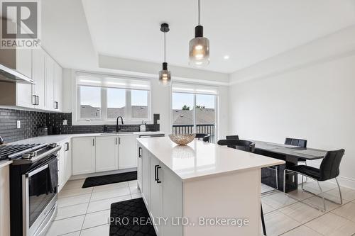 57 Drover Circle, Whitchurch-Stouffville, ON - Indoor Photo Showing Kitchen With Upgraded Kitchen