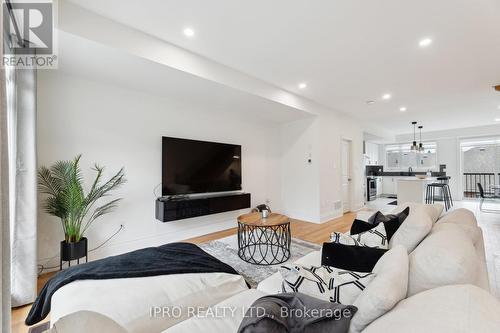 57 Drover Circle, Whitchurch-Stouffville, ON - Indoor Photo Showing Living Room