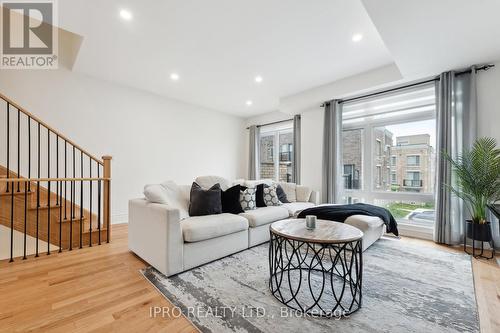 57 Drover Circle, Whitchurch-Stouffville, ON - Indoor Photo Showing Living Room