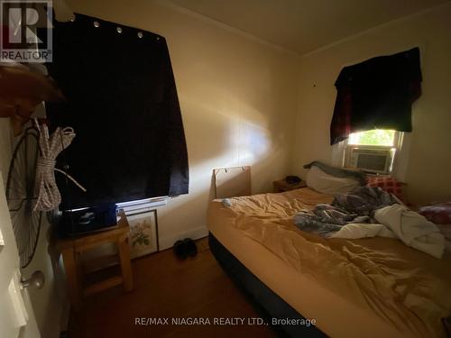 84 Waterloo Street, Fort Erie, ON - Indoor Photo Showing Bedroom