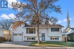 422 Hull CRESCENT  Saskatoon, SK S7M 4H7