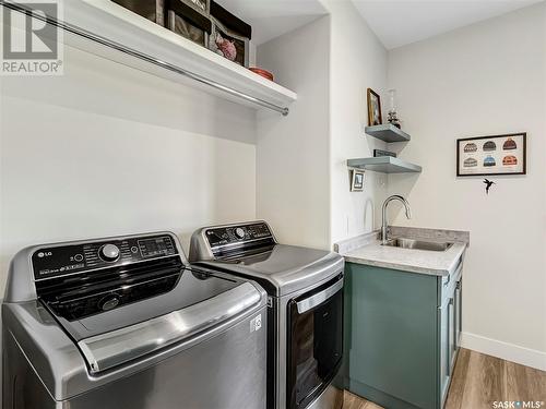 28 Sunrise Drive N, Blackstrap Skyview, SK - Indoor Photo Showing Laundry Room