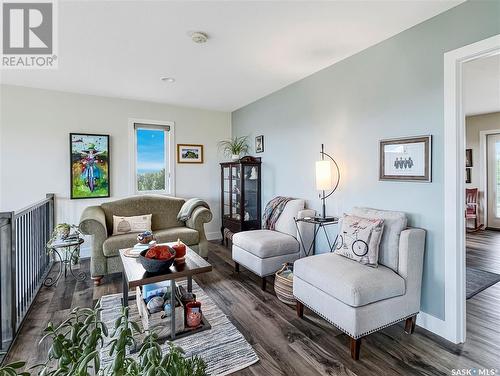 28 Sunrise Drive N, Blackstrap Skyview, SK - Indoor Photo Showing Living Room