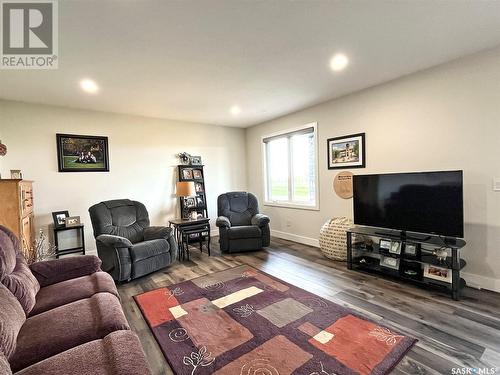 28 Sunrise Drive N, Blackstrap Skyview, SK - Indoor Photo Showing Living Room