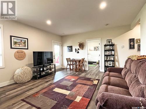 28 Sunrise Drive N, Blackstrap Skyview, SK - Indoor Photo Showing Living Room