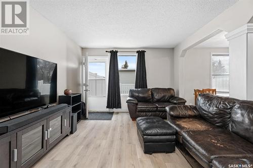 6 1292 D Gordon Road, Moose Jaw, SK - Indoor Photo Showing Living Room