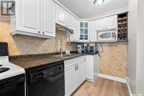 6 1292 D Gordon Road, Moose Jaw, SK - Indoor Photo Showing Kitchen With Double Sink