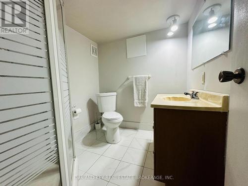 B - 128 Toulon Crescent, London, ON - Indoor Photo Showing Bathroom