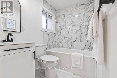 883 Westbury Place, London, ON - Indoor Photo Showing Bathroom